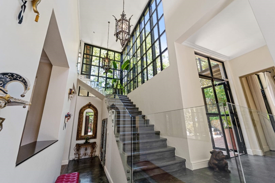 5 Bedroom Property for Sale in Oranjezicht Western Cape